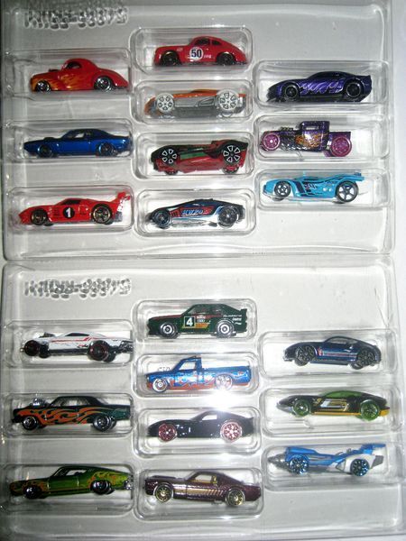 Оригінал Подарунковий набір базові машинки Хот Вілс 20 шт Hot Wheels 20 Car Gift Pack DXY59 DXY59 фото
